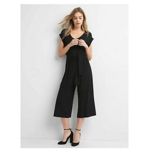 GAP NWT CAPRI ROMPER WITH TIE WAIST